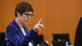SPD kritisiert mutmaßlichen Kampfjet-Vorstoß Kramp-Karrenbauers