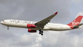 Passagierflugzeug kehrt um, weil Pilot nicht fertig ausgebildet ist