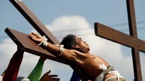 Männer lassen sich an Karfreitag kreuzigen 