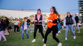 Tanzen und Turnen auf dem Dach