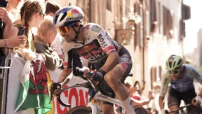 Favorit Primož Roglič stürzt und fällt zurück