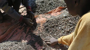 Ein Mercedes soll ohne Kinderarbeit fahren