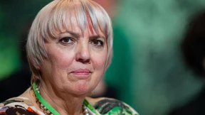Auch Claudia Roth wartet noch auf ihr Ergebnis