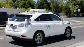 Hier holt sich Waymo Hilfe für seine Roboterautos
