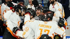 Eisbären kämpfen gegen Grizzlys