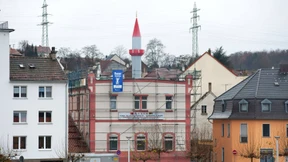 Blick unter die Fassade