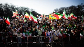 Hunderte Demonstranten fordern Regime Change in Iran