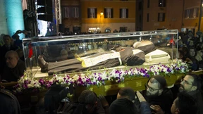 Der Wundermann im gläsernen Sarg