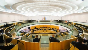 FDP und Linke attackieren CDU und Grüne zur Regierungshalbzeit