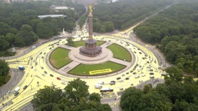 Gelber Protest an der Siegessäule