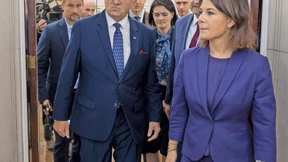 Baerbock umwirbt Polen, spürt aber viel Skepsis