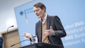 Pflegekassen pochen auf mehr Steuergeld