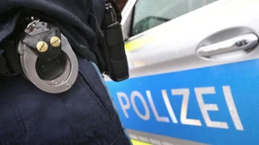 Mann fährt auf Polizisten zu und wird angeschossen
