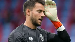 Bizarre Schwalbe sorgt für Rote Karte eines Mitspielers