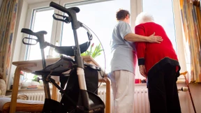 Welche Regeln gelten für Besuche im Pflegeheim?