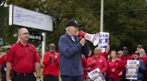 Joe Biden besucht streikende Arbeiter in Michigan