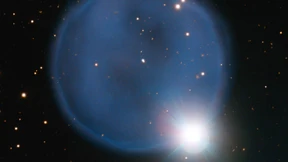 Ein funkelnder Diamantring im All