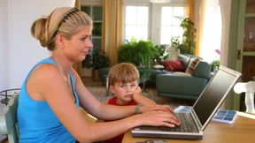 Unternehmen tun zu wenig für Eltern