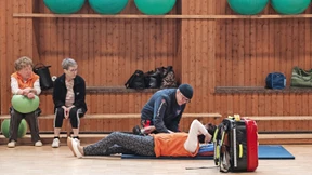 Die Retter rufen um Hilfe