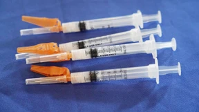 Pharmakonzern Pfizer hebt dank Corona-Impfung Jahresziele an