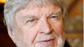 Der Feind steht rechts