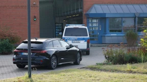 Hinter verdunkelten Scheiben in die Freiheit