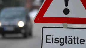 Schnee und Frost sorgen für Unfälle in Hessen