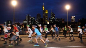 Mit sattem Bass auf leisen Rollen durch die Nacht