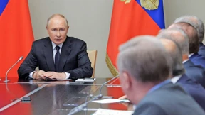 Schamlose Korruption unter den alten Kameraden