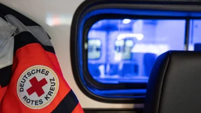 Mann bedroht Rettungskräfte mit Messer