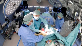 Immer mehr Herzklappen werden mit dem Katheter eingesetzt