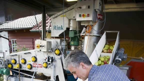 Mit der mobilen Kelterei von Ort zu Ort