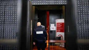 Deutscher „Maskenmann“ erhält lebenslänglich für Mord in Bretagne