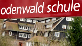 Lehrer schweigt zu Vorwürfen