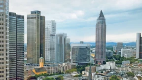 Die Kirche weicht einem Hochhaus