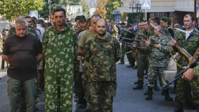 Separatisten präsentieren gefangene Soldaten