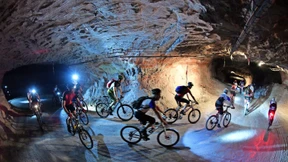 Ein rasanter Albtraum Richtung Mittelpunkt der Erde