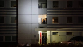 Frau in Wohnblock getötet: Person festgenommen