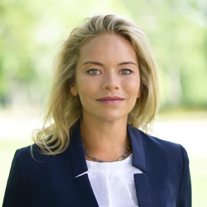 Judith Mangelsdorf ist Psychologin, Glücksforscherin und Professorin für Positive Psychologie.
