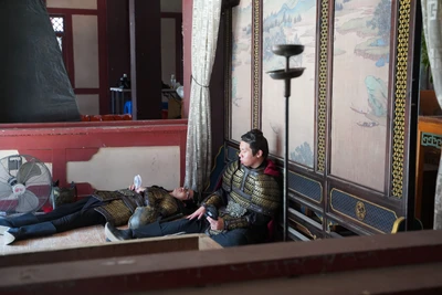 Schauspieler in traditionellen Outfits in Hengdian