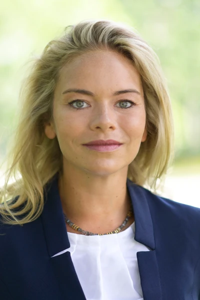 Judith Mangelsdorf ist Psychologin, Glücksforscherin und Professorin für Positive Psychologie.