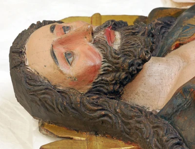 afterErfreuliches Vorher-Nachher: Aus dem gräulichen Antlitz Christi werden rosige Wangen
