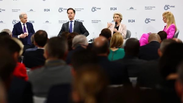 Im Bayerischen Hof: EU-Kommissoinschefin von der Leyen und die Ministerpräsident von Norwegen und den Niederlanden, Jonas Gahrn Store und Mark Rutte