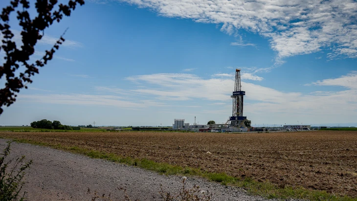 Bohrplatz „Schleidberg“ nahe Insheim in der Pfalz. Hier bohrt der deutsch-australische Bergbaukonzern Vulcan erstmals selbst nach tiefem Thermalwasser, um daraus Lithium zu gewinnen.