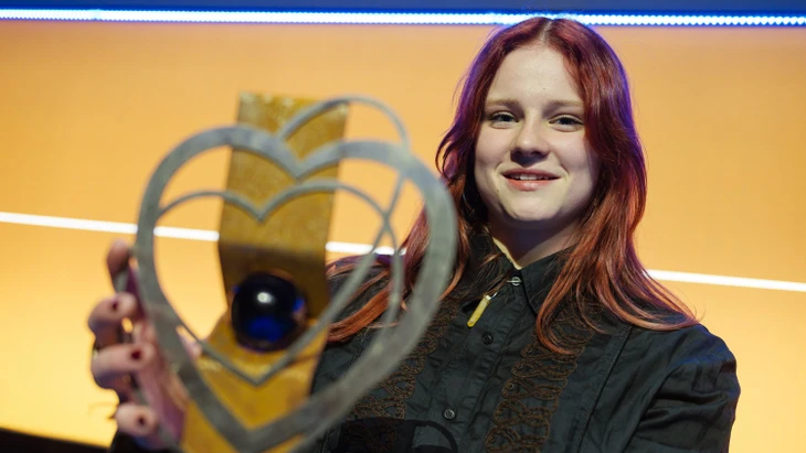 Emilia Warenski wurde beim 47. Filmfestival Max Ophüls Preis für ihre Rolle in „Bleistiftkirche“ mit dem Preis für den besten Schauspielnachwuchs ausgezeichnet.