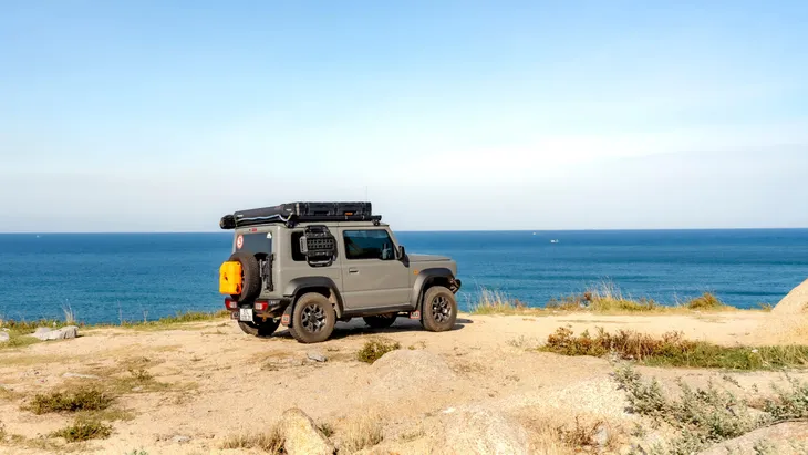 Ein Suzuki Jimny unterwegs in Vietnam