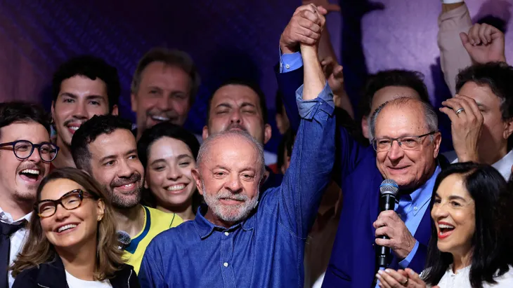 Luiz Inácio Lula da Silva feiert seinen Wahlsieg.