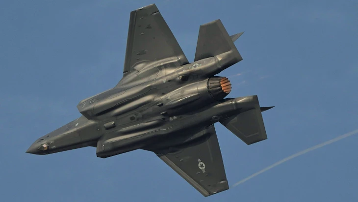 Ein F-35-Kampfflugzeug bei einer Militärshow in Dubai.