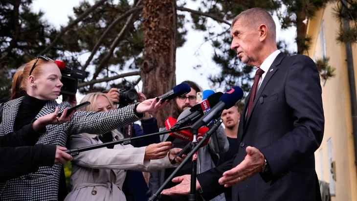 Seine ANO-Partei schnitt bei den Kommunalwahlen nicht gut ab: Der tschechische Ministerpräsident Andrej Babiš vergangene Woche nach der Stimmabgabe in seinem Wohnort Průhonice.