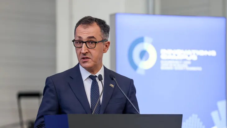 Cem Özdemir, Ministerpräsident von Baden-Württemberg (Grüne) spricht bei der Auftaktveranstaltung des Innovationscampus Sicherheit und Verteidigung in Baden-Württemberg am Montag auf dem Campus der Universität Stuttgart.
